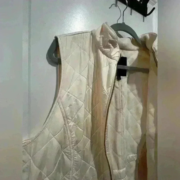 Talbots Women’s Cream Quilted Zip-Up Vest – Gold Hardware – Size X - Picture 8 of 14